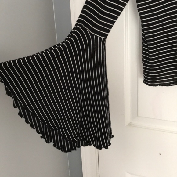 black and white striped c'isa cropped top - Picture 2 of 3